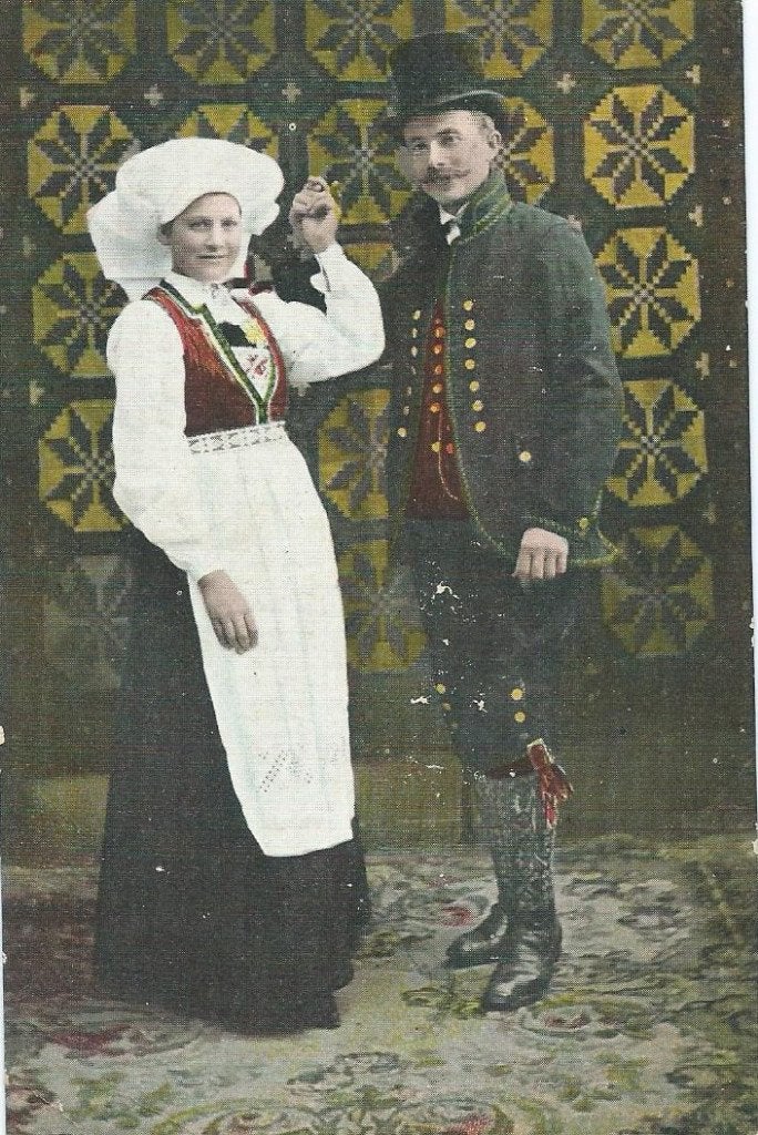 Oude Ansichtkaart: Klederdracht - Man en Vrouw, Ophalen of Verzenden, Voor 1920, Gelopen, Klederdracht