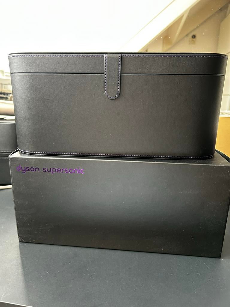 Originele Dyson opbergkoffer, Sieraden, Tassen en Uiterlijk, Koffers, Gebruikt, Overige materialen, Minder dan 50 cm, Minder dan 35 cm