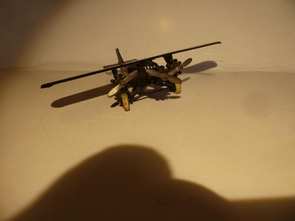 TOOTSIE TOYS:  U.S.A.    10 cm.   metaal spanweidte 13 cm., Ophalen of Verzenden, Zo goed als nieuw