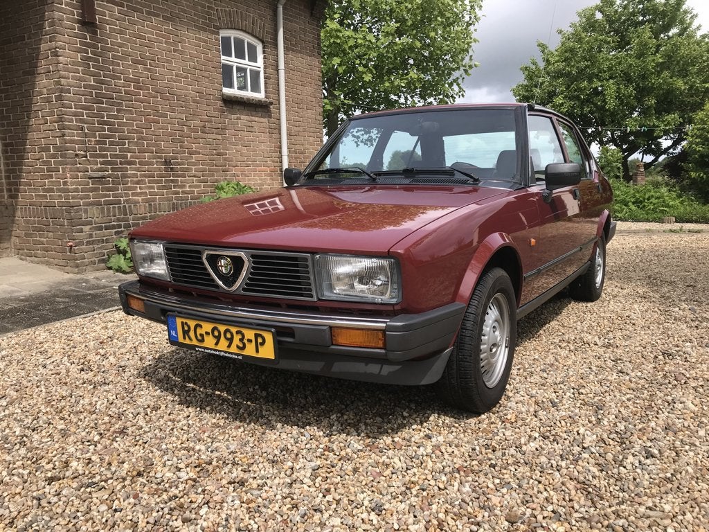 Alfa Romeo Alfa-romeo 1983 Rood, Auto's, 121 pk, Achterwielaandrijving, Overige modellen, 4 cilinders