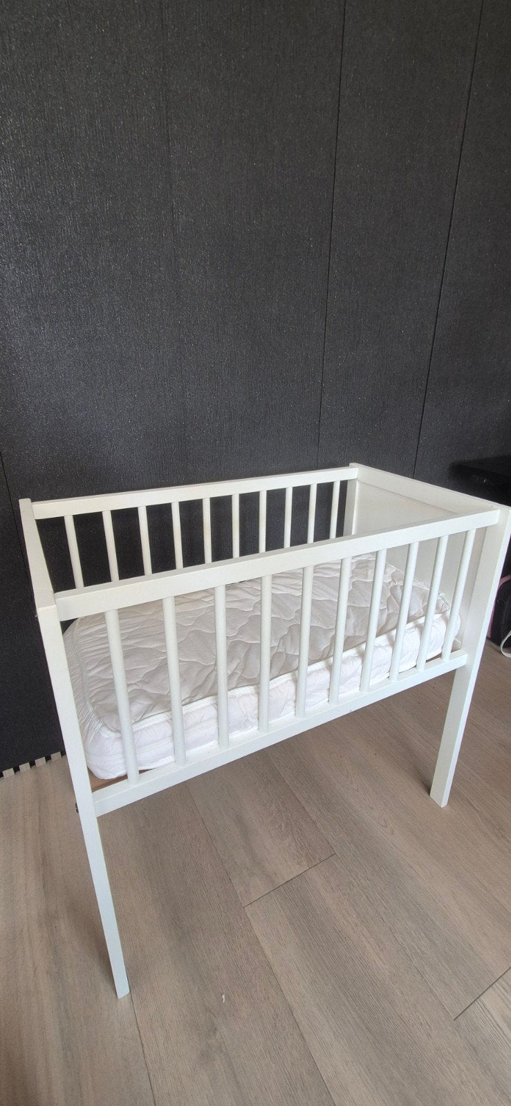 Wit houten wiegje met matras, Kinderen en Baby's, Ophalen, Zo goed als nieuw, Wieg