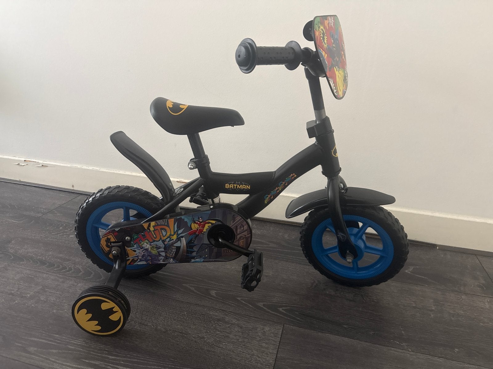 Batman kinderfiets met zijwieltjes - Zo goed als nieuw, Ophalen, Terugtraprem, Zijwieltjes, Minder dan 16 inch