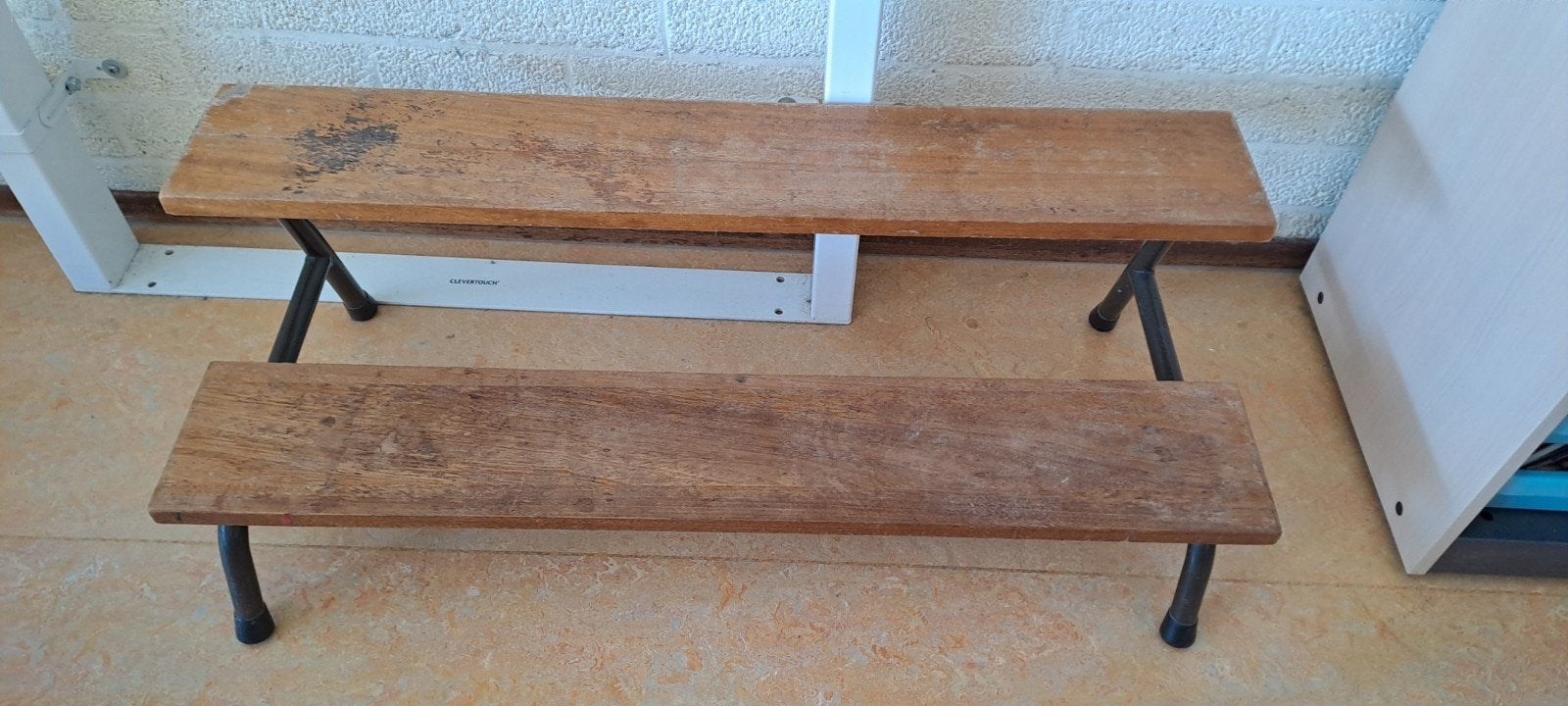 Vintage houten bankje, opstapje, trappetje metalen onderstel, Ophalen, Gebruikt, Bruin, Vintage, Industrieel