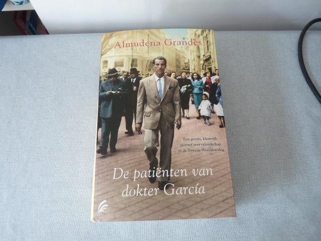 De patiënten van dokter García Auteur:Almudena Grandes, Ophalen of Verzenden, Zo goed als nieuw, Almudena Grandes