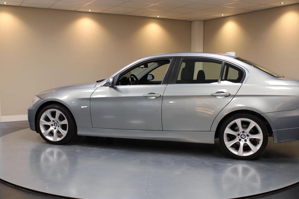 BMW 3-serie 318i Business *Automaat* Distr.ketting Nieuw|Cru, Auto's, BMW, Achterwielaandrijving, 4 cilinders, 129 pk, Parkeersensor