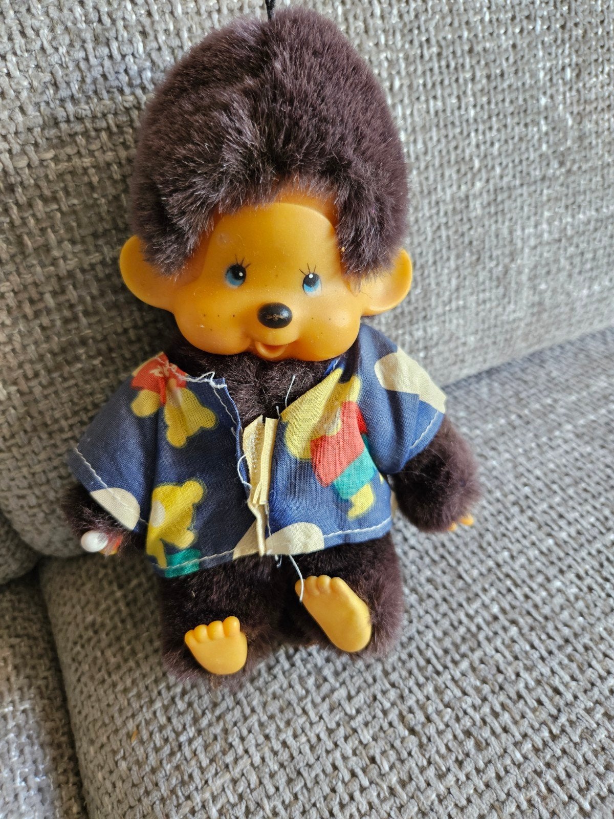 Vintage Monchhichi knuffel met kleding, Gebruikt, Overige merken, Overige karakters, Ophalen of Verzenden