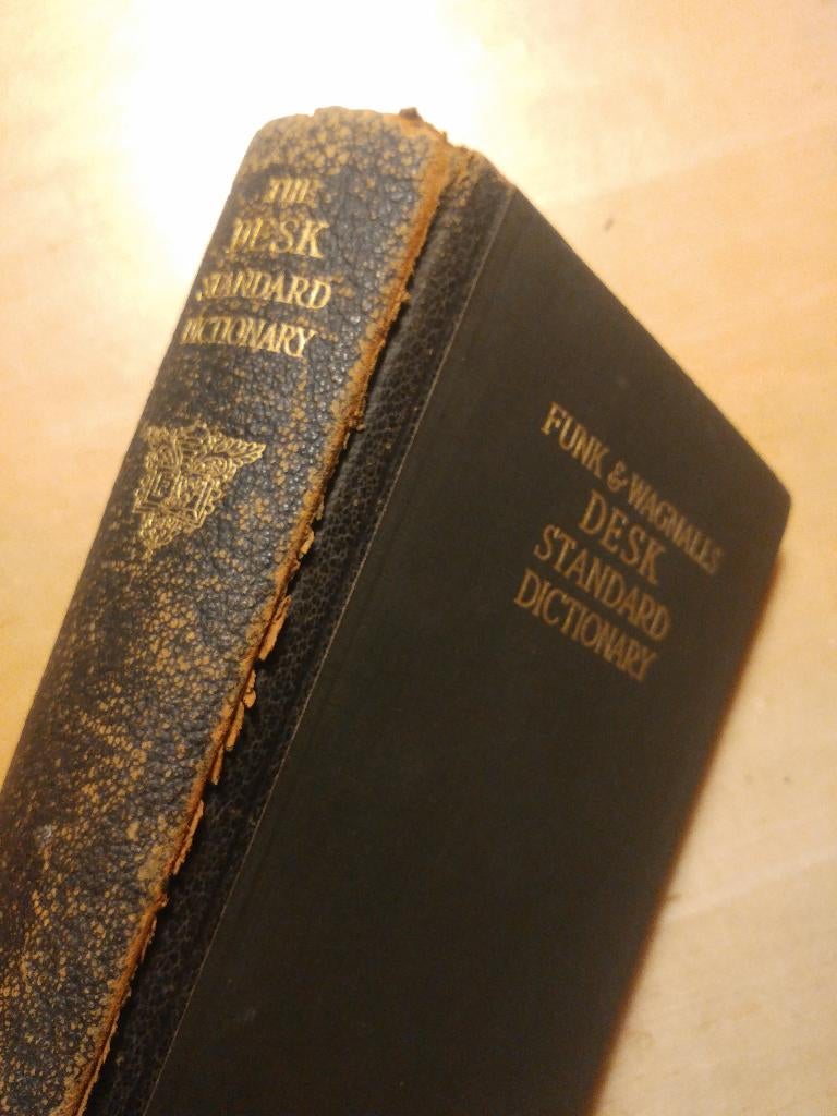 Desk Standard Dictionary - Funk & Wagnalls (1924) met illus., Gelezen, Overige uitgevers, Ophalen of Verzenden, Engels