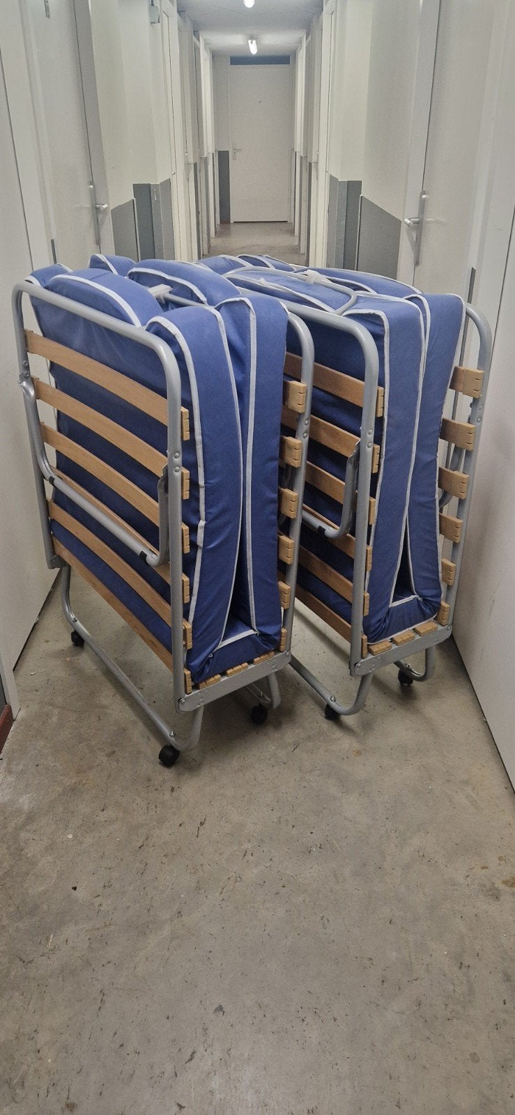 2x Opklapbed met matras en hoes, Ophalen, Eenpersoons, Blauw, Praktisch en functioneel