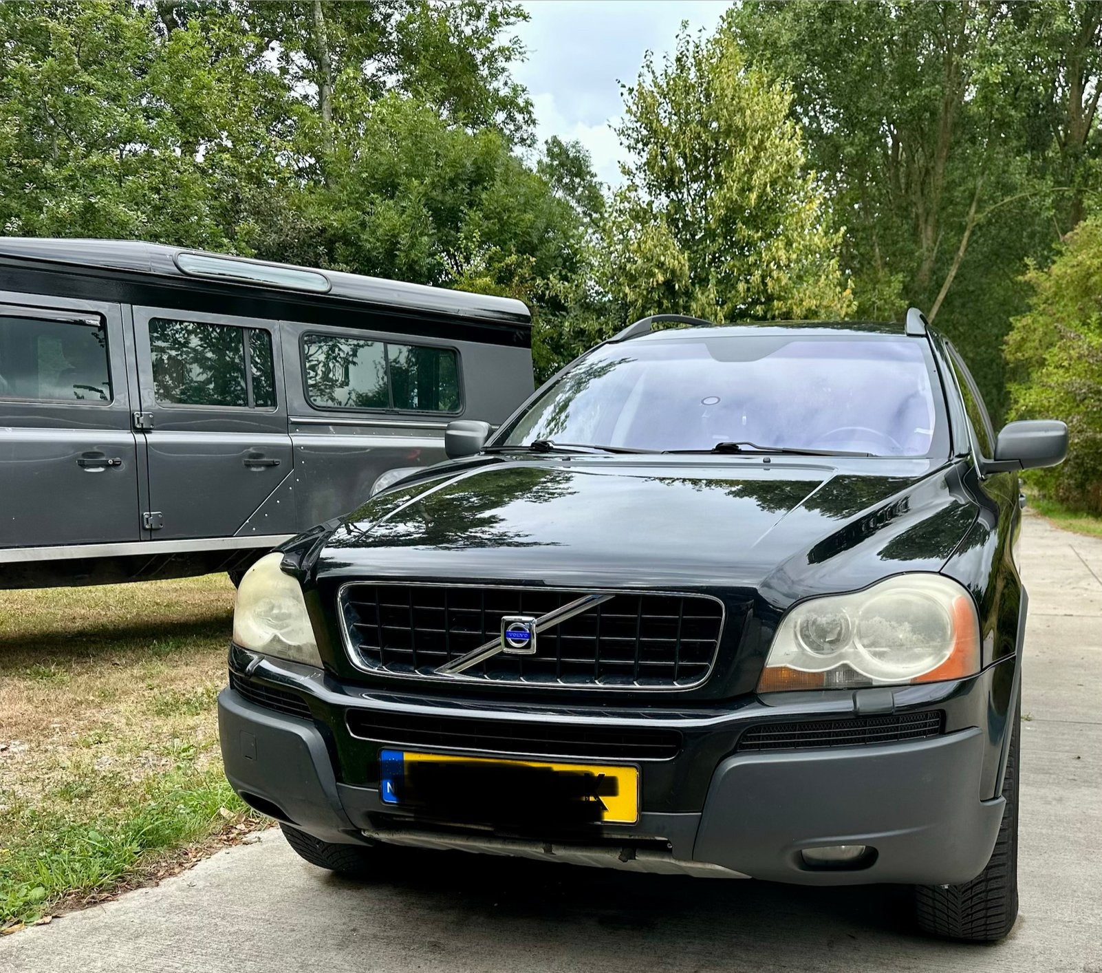 Volvo XC90 2.4 D5 Geartronic 2004 Zwart, Auto's, 255 €/maand, 7 stoelen, 11 km/l, Diesel