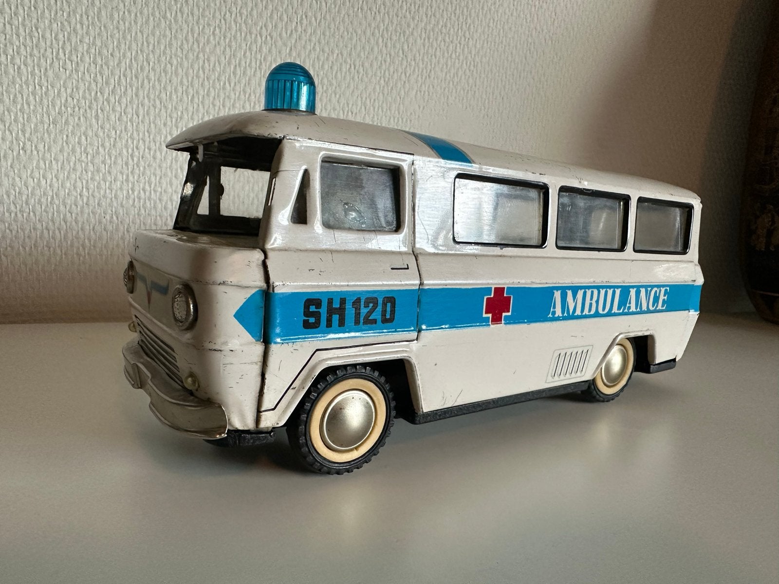 Vintage blikken ambulance, Ophalen of Verzenden