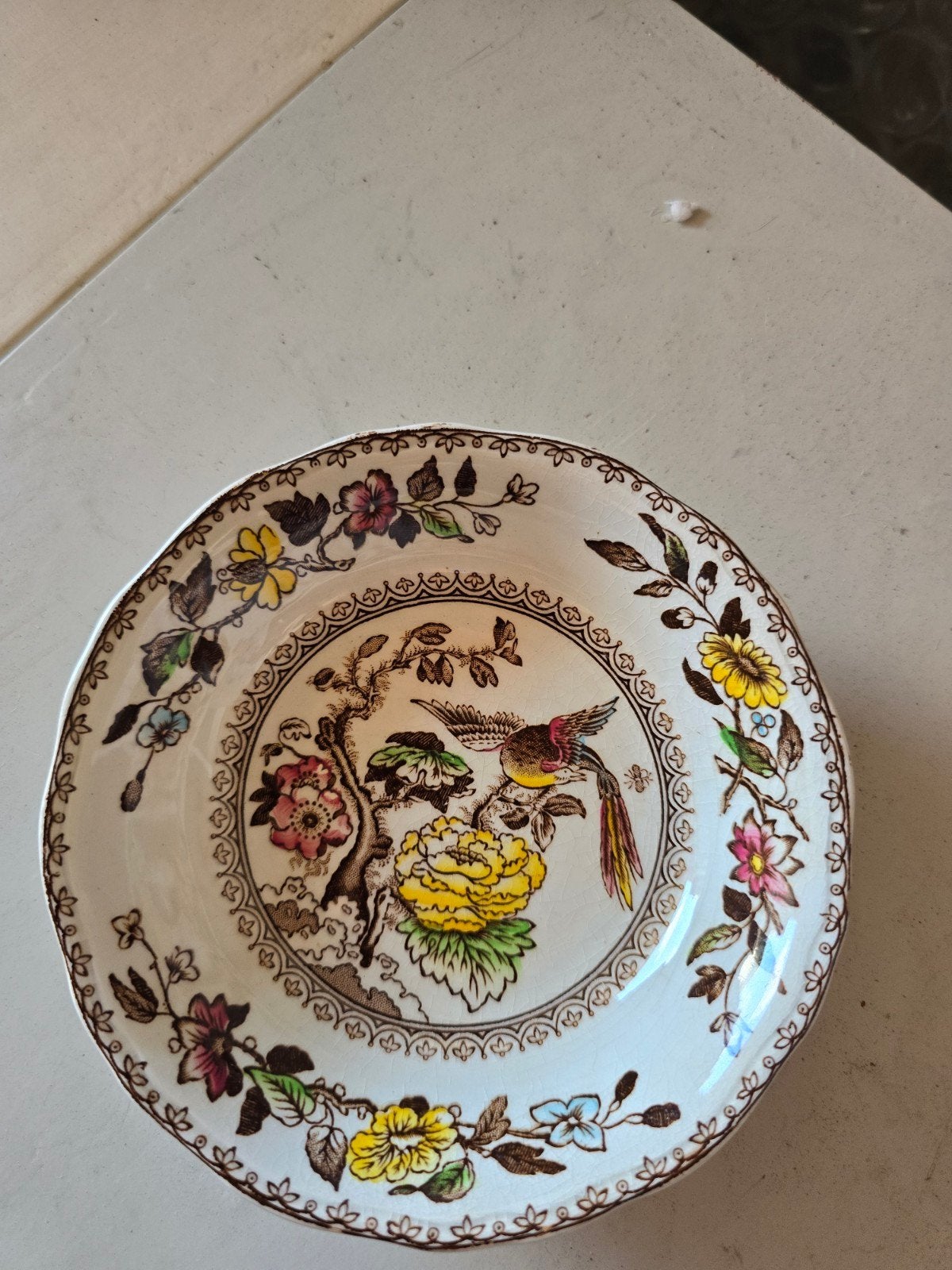 Royal Tunstall Staffordshire schotel met vogeldecor, Antiek en Kunst, Ophalen of Verzenden