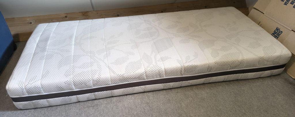 1 Persoons matras EXTRA LANG (2.20 x 1.00) met top, Huis en Inrichting, Slaapkamer | Matrassen en Bedbodems, Ophalen, 100 cm, Eenpersoons