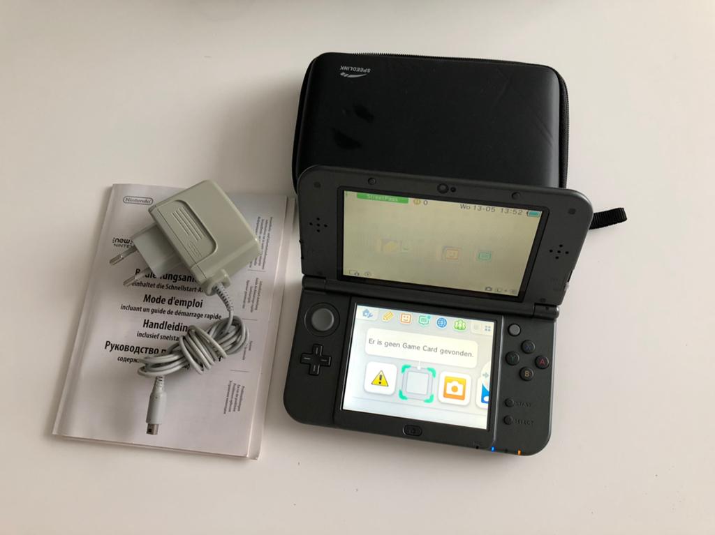New Nintendo 3DS XL met oplader en beschermhoes, Spelcomputers en Games, Spelcomputers | Nintendo 2DS en 3DS, Zwart, 3DS XL, Ophalen of Verzenden