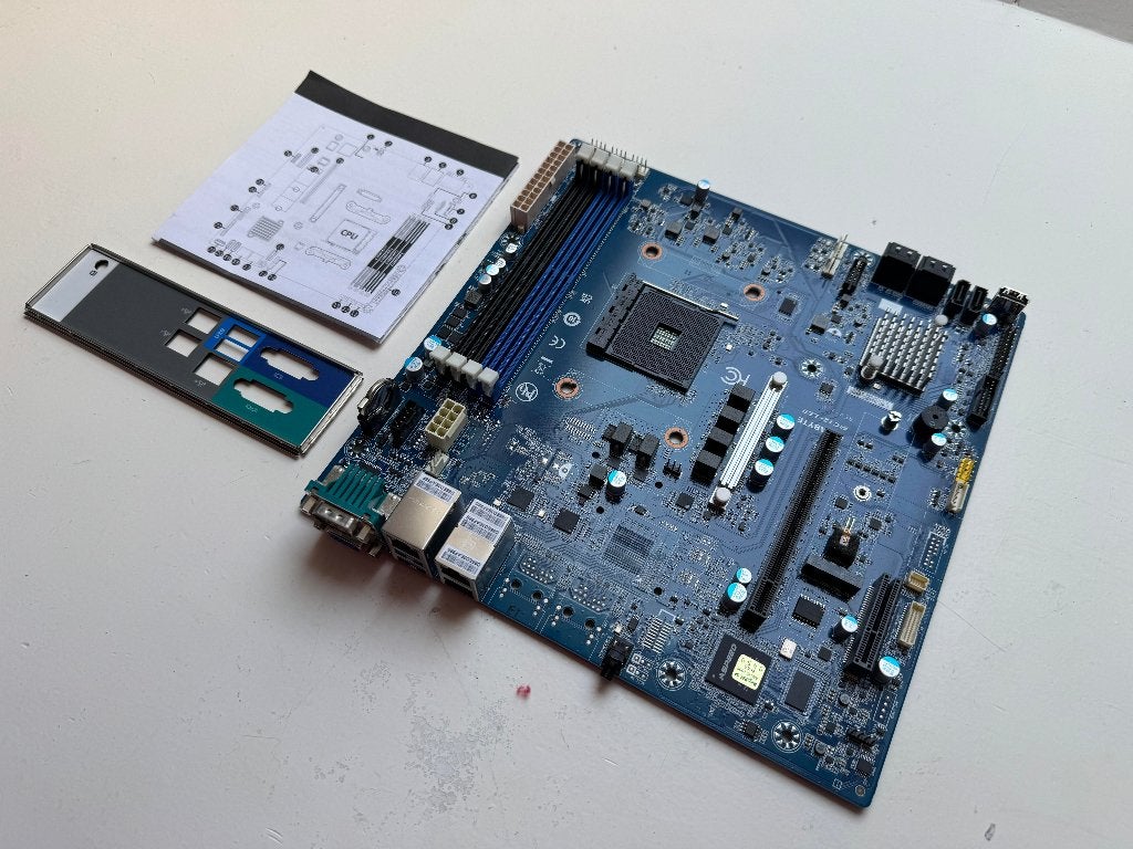Gigabyte MC12-LE0 AM4 B550 mobo || IPMI / Remote Management, Computers en Software, Moederborden, DDR4, Ophalen of Verzenden, Zo goed als nieuw