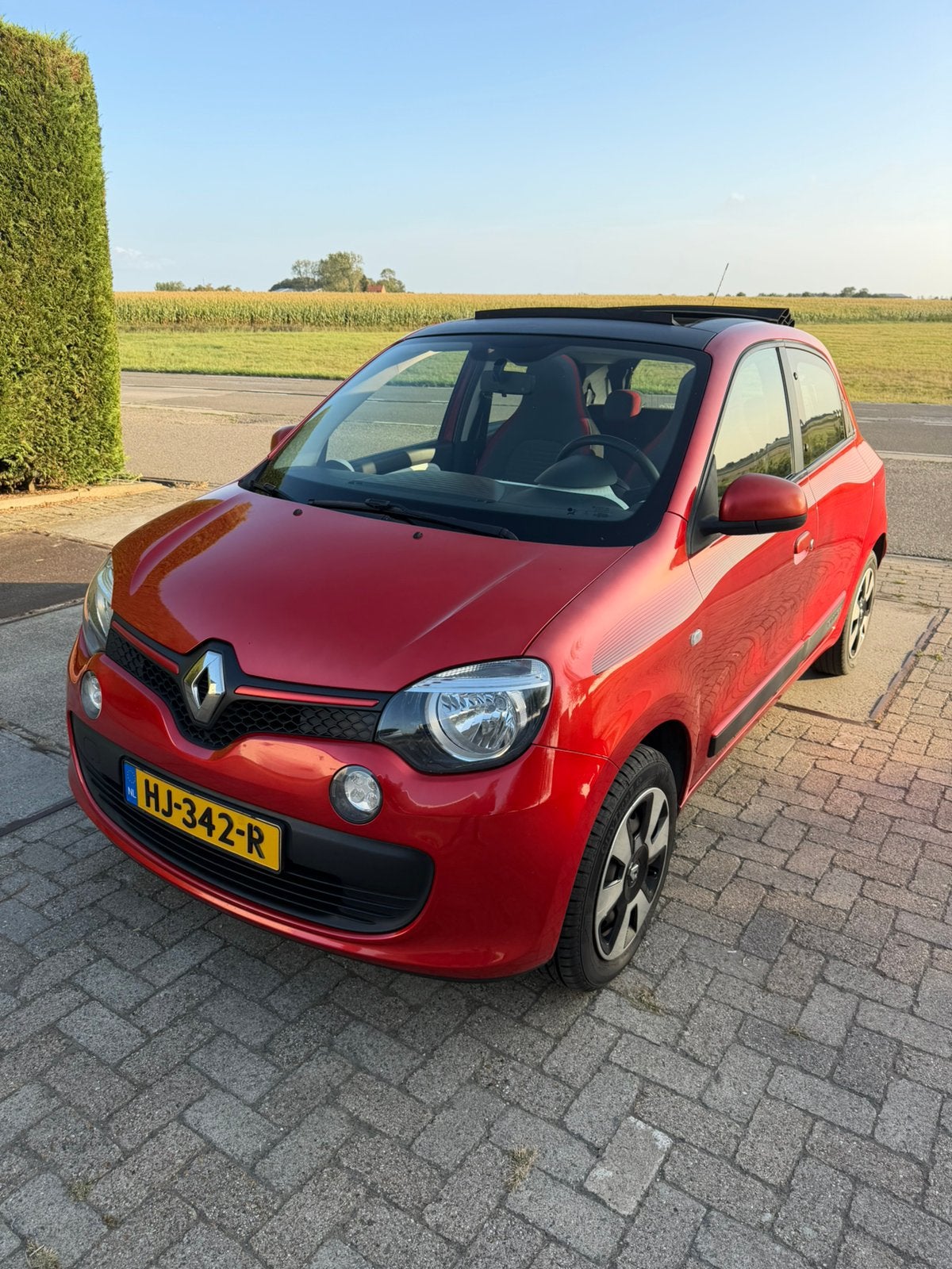 Renault Twingo 1.0 SCe 70pk softtop 2015 Rood, Auto's, Renault, 840 kg, 4 stoelen, Origineel Nederlands, 24 km/l