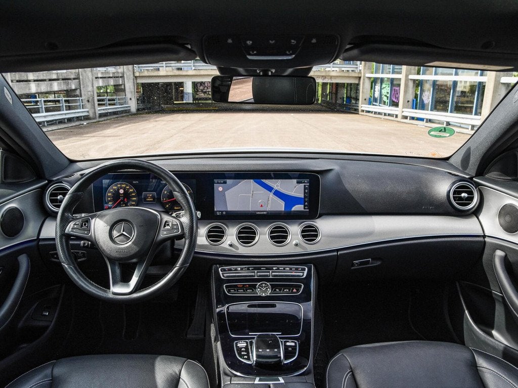 Mercedes-Benz E-klasse 200 AMG Line | Panoramadak | Leder |, Automaat, Achterwielaandrijving, Gebruikt, 4 cilinders