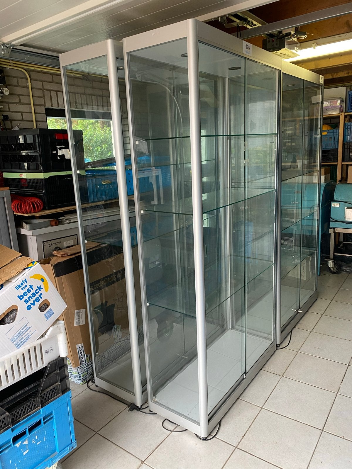 Glazen vitrinekasten met slot en sleutel, Ophalen, 50 tot 100 cm, Glas, 150 tot 200 cm