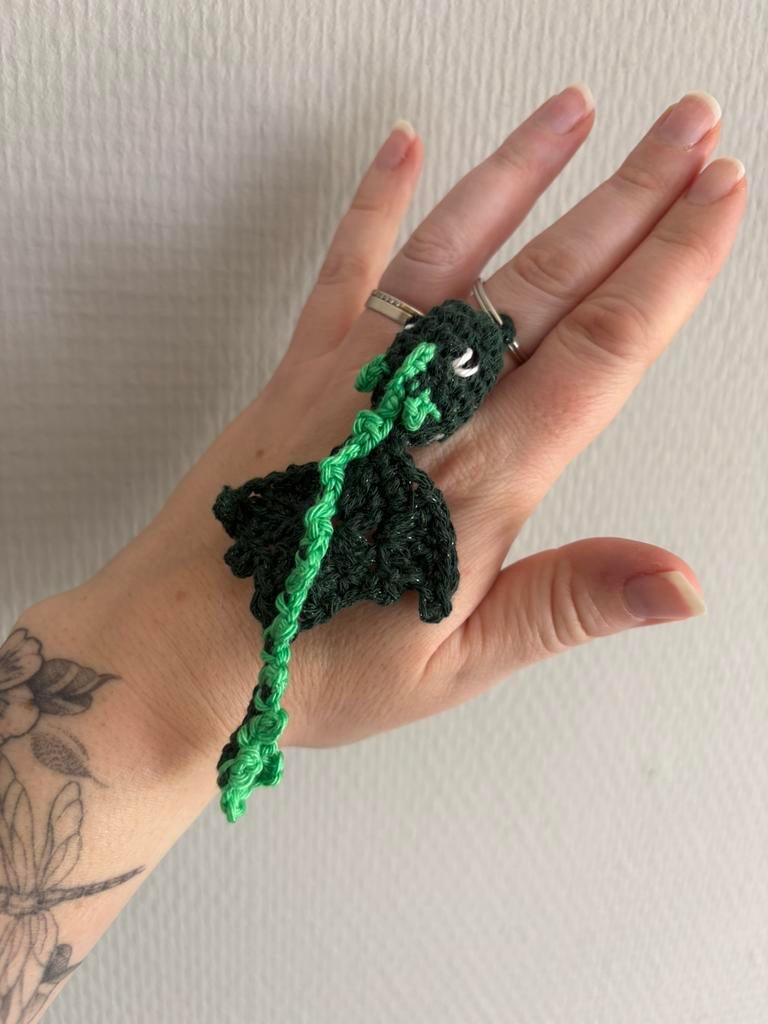 Gehaakt draakje sleutelhanger groen, Ophalen of Verzenden, Nieuw, Knuffel of Figuurtje