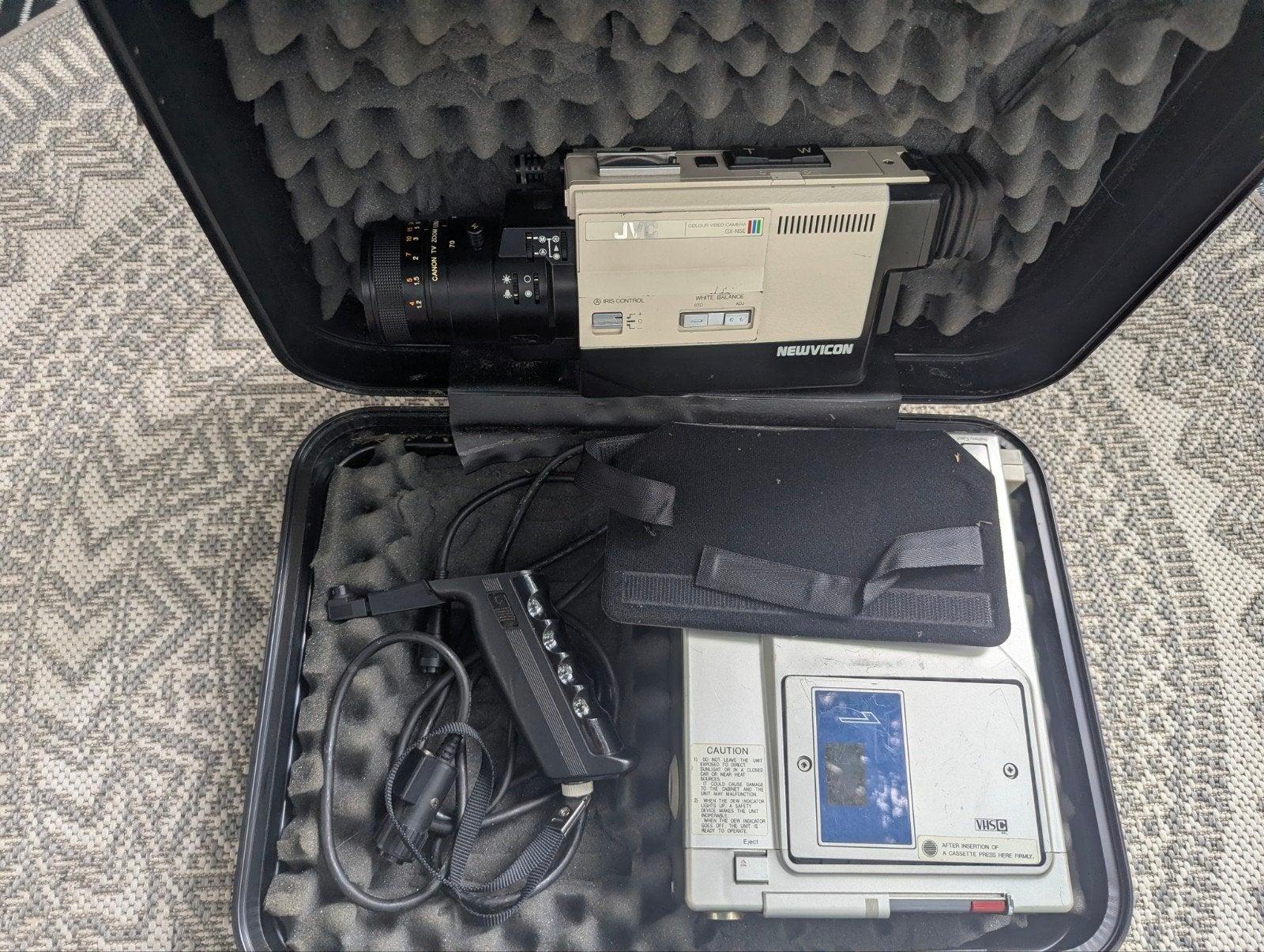 Vintage JVC Colour Video Camera GX-N5E met Sharp VC-220N VCR, Ophalen of Verzenden, Mini dv, JVC, 20x of meer