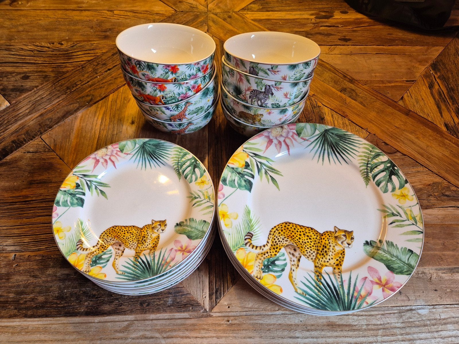 Servies met jungleprint: borden en kommen, Huis en Inrichting, Keuken | Servies, Ophalen, Overige merken, Keramiek, Zo goed als nieuw
