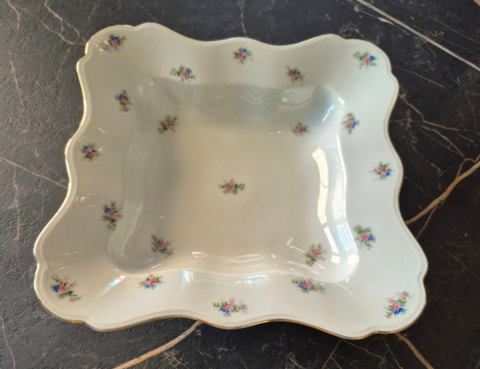 Altrohlau schaaltje ca 26 x 26 cm met lieve bloemetjes, Ophalen of Verzenden