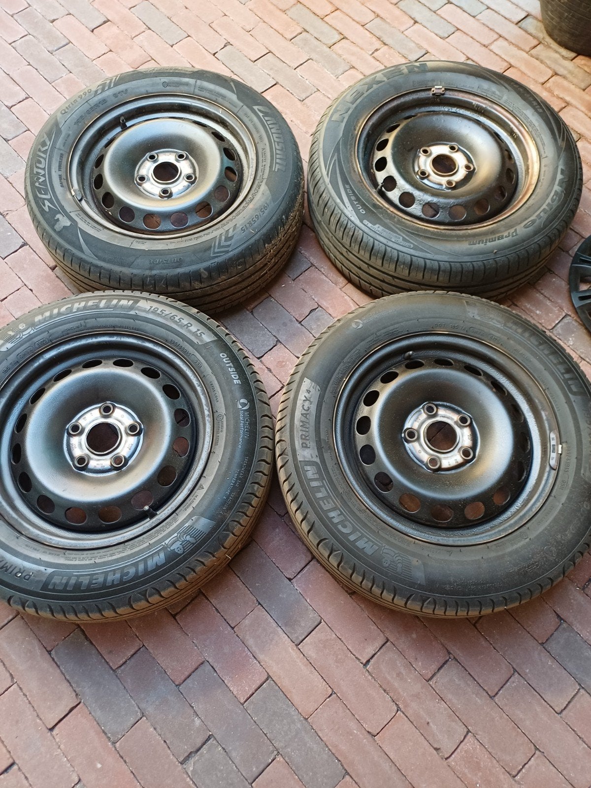 Set van 4 nieuwe Michelin zomerbanden 195/65 R15 velg 5x112, Ophalen, Zo goed als nieuw