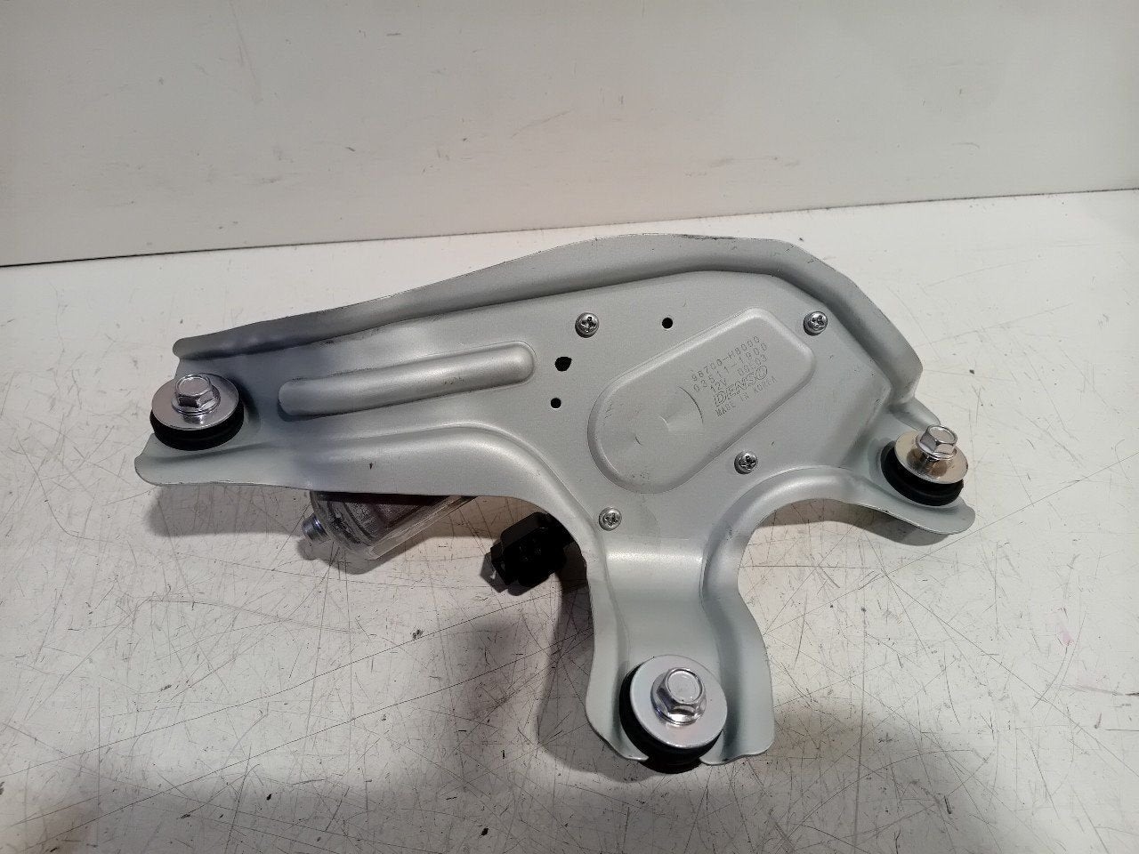 Ruitenwissermotor achter Kia Stonic, Onderdelen@venauto.nl, Van der Ven Autorecycling B.V., Ettenseweg 76, 4706 PB Roosendaal, The Netherlands