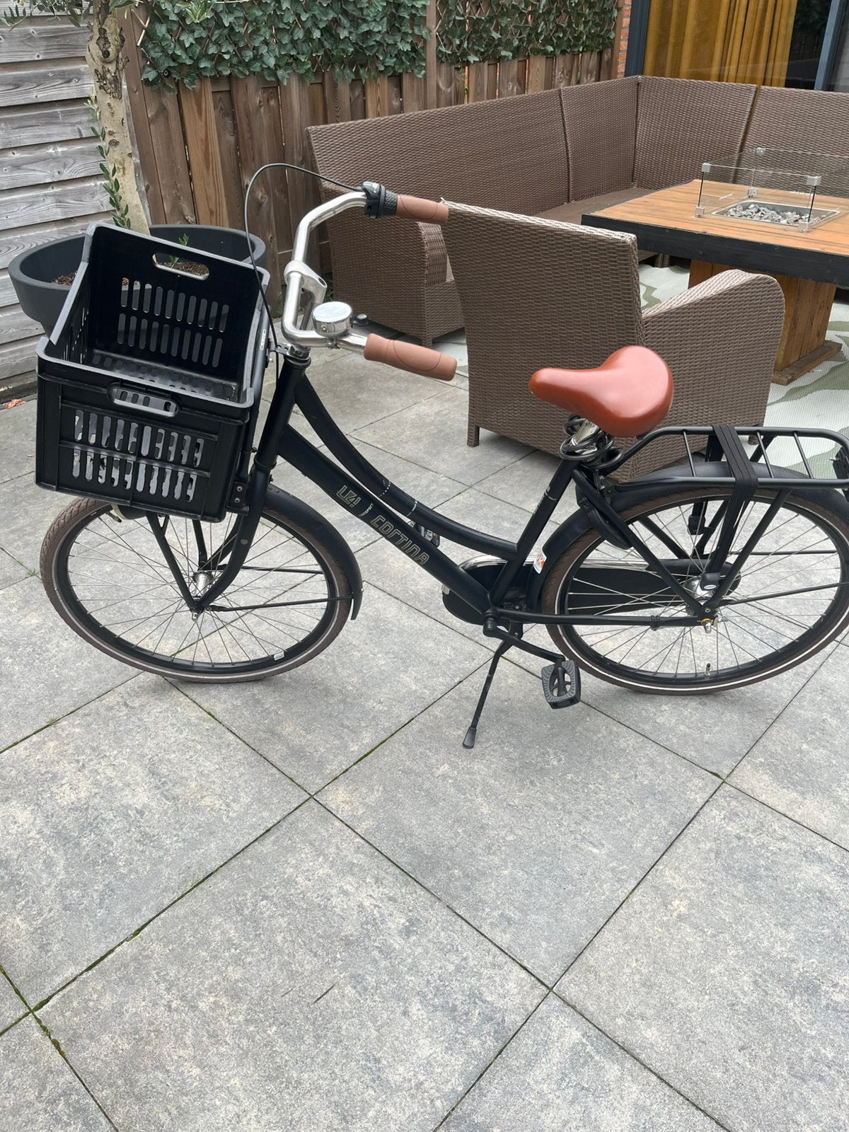 Foto 6 van Mooie zwarte cortine fiets 26 inc met krat