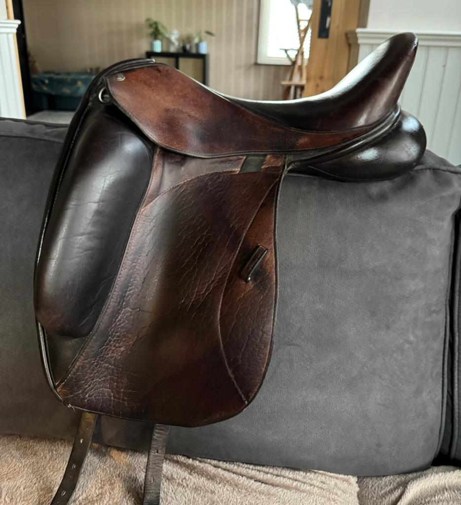 Custom Icon Coda dressuurzadel 17.5 inch, Dieren en Toebehoren, Paarden en Pony's | Zadels, Ophalen of Verzenden, Dressuur