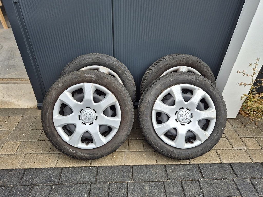 Peugeot 107 winterbanden, Auto-onderdelen, Banden en Velgen, Ophalen, 14 inch, Gebruikt, 155 mm