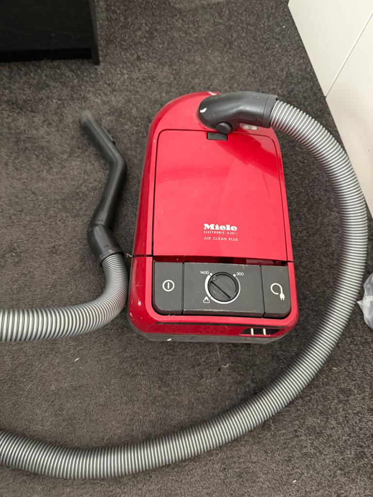 Miele stofzuiger - Functioneert naar behoren, Witgoed en Apparatuur, Stofzuigers, Stofzak, Gebruikt, Geschikt voor harde vloeren