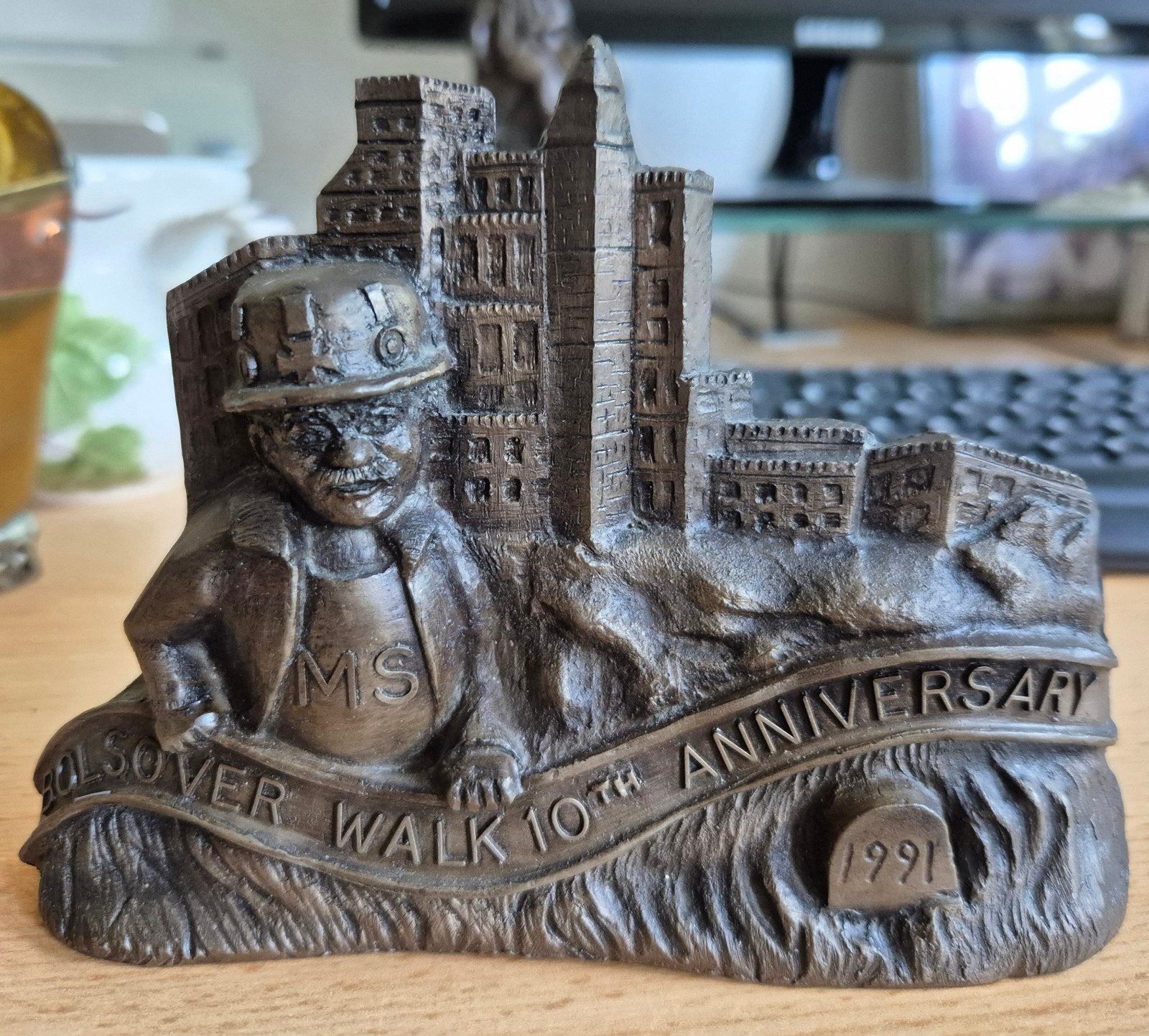 Bolsover Walk 10th Anniversary Beeldje 1991, Minder dan 20 cm, Ophalen of Verzenden, Beeld, Bruin