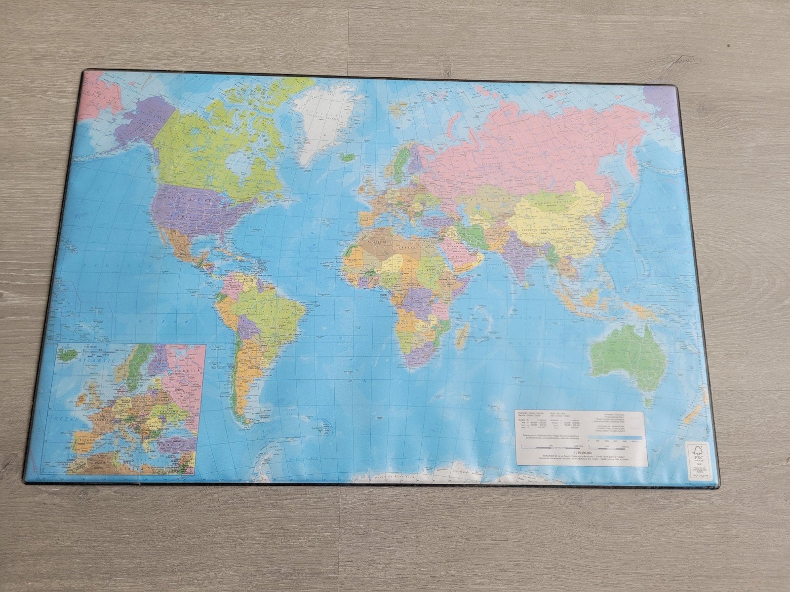 bureauonderlegger wereldkaart, Ophalen, Nieuw