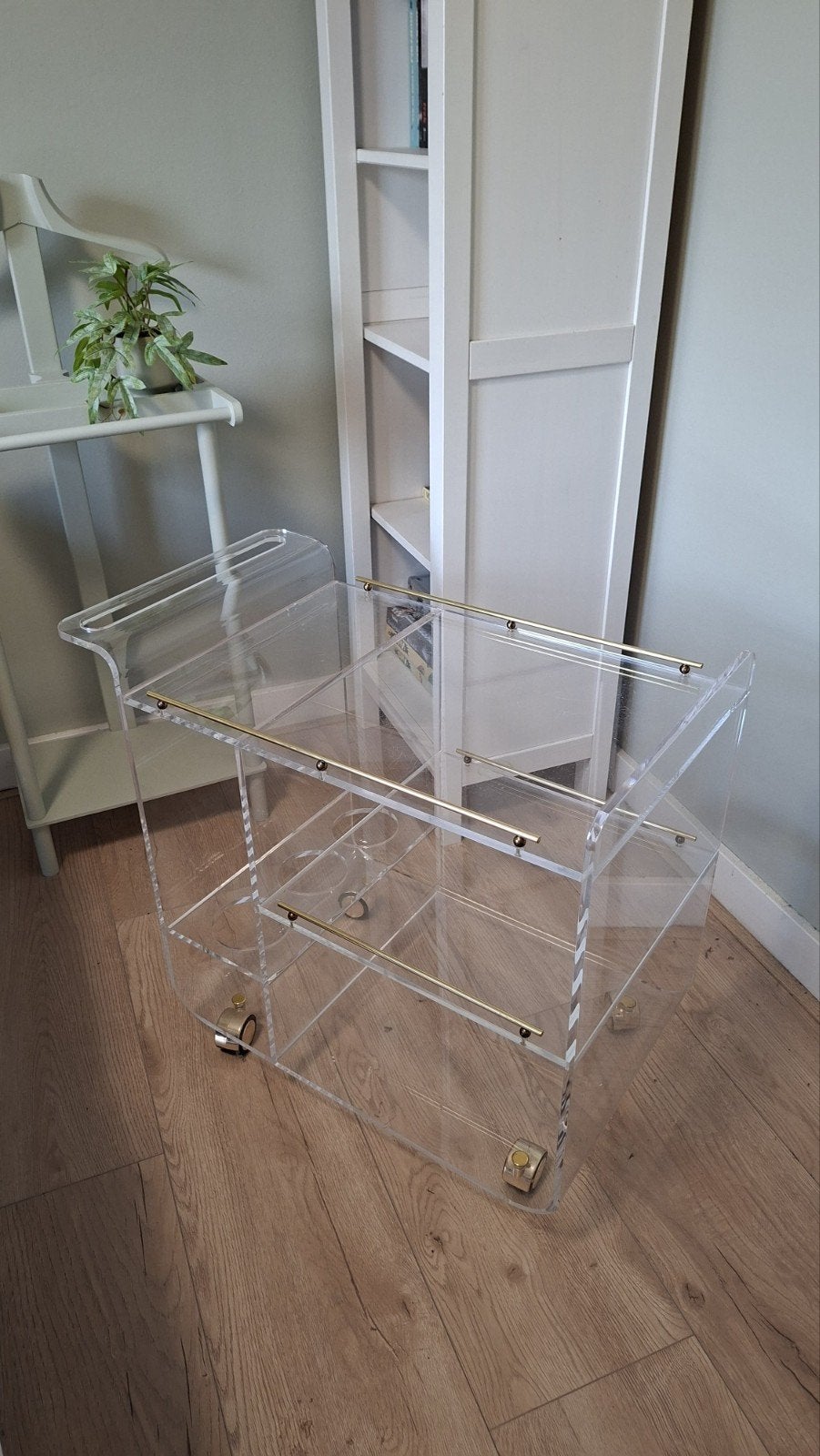 Serveerwagen Design Plexiglas vintage met gouden accenten, Huis en Inrichting, Woonaccessoires | Overige, Ophalen, Gebruikt, Kunststof