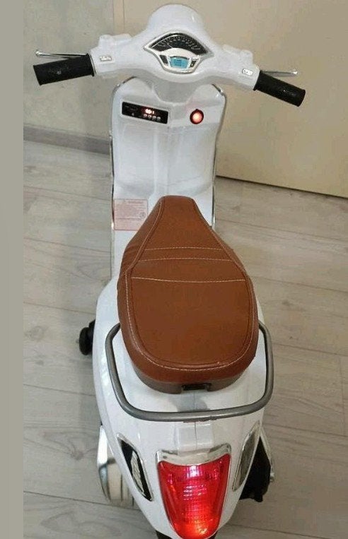 Witte Vespa Primavera 12V met lederen zadel (CT728), Fietsen en Brommers, Ophalen, Zo goed als nieuw, Overige modellen