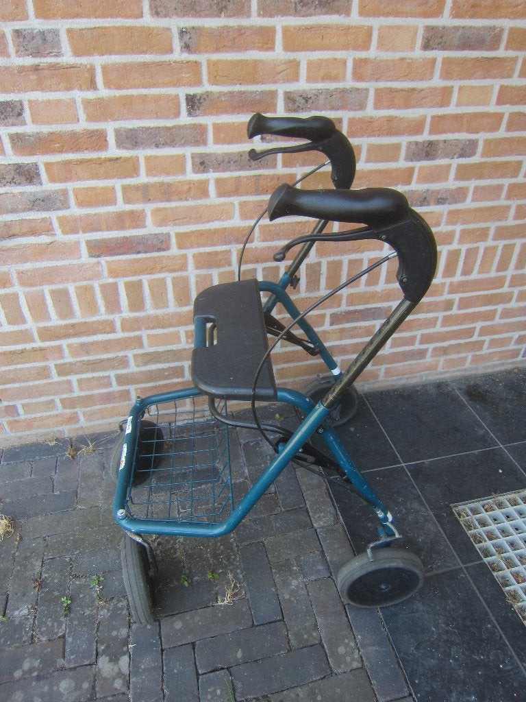 goede rollator met zitje en mand, Ophalen, Lichtgewicht, Zo goed als nieuw