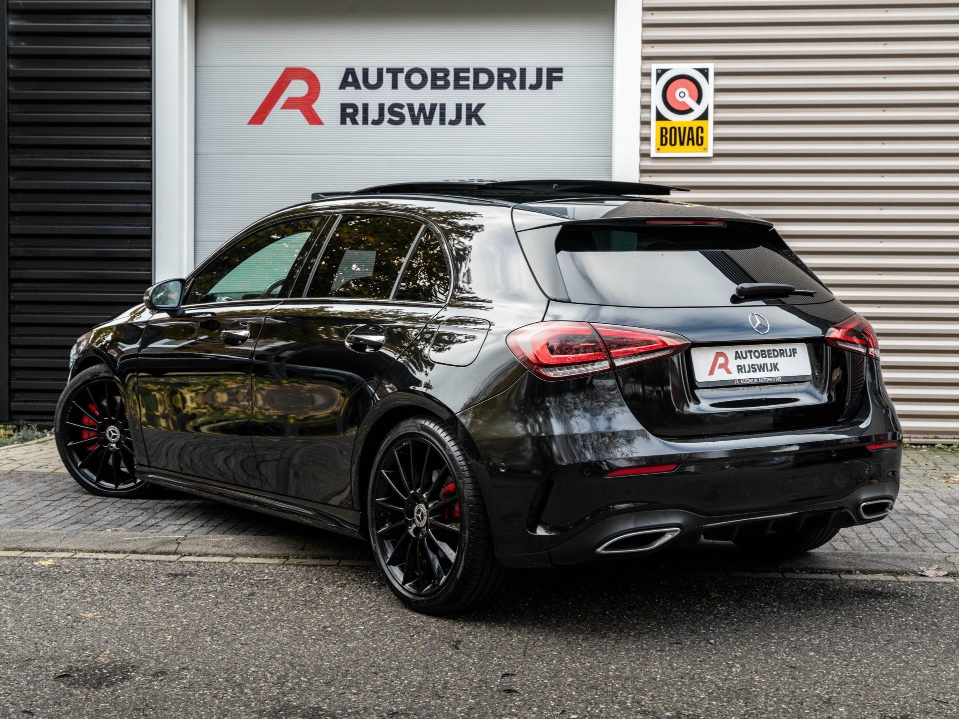 Mercedes-Benz A-klasse 250 4MATIC Premium Plus Pano/360/Burm, Auto's, Automaat, Dealer onderhouden, 15 km/l, Euro 6