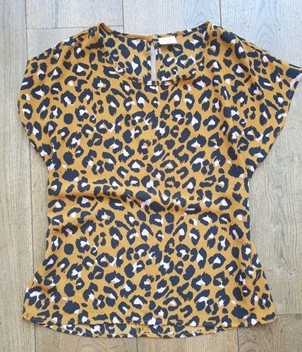Okergeel Panterprint Shirtje Jacqueline de Yong (36), Geel, Ophalen of Verzenden, Korte mouw, Maat 36 (S)