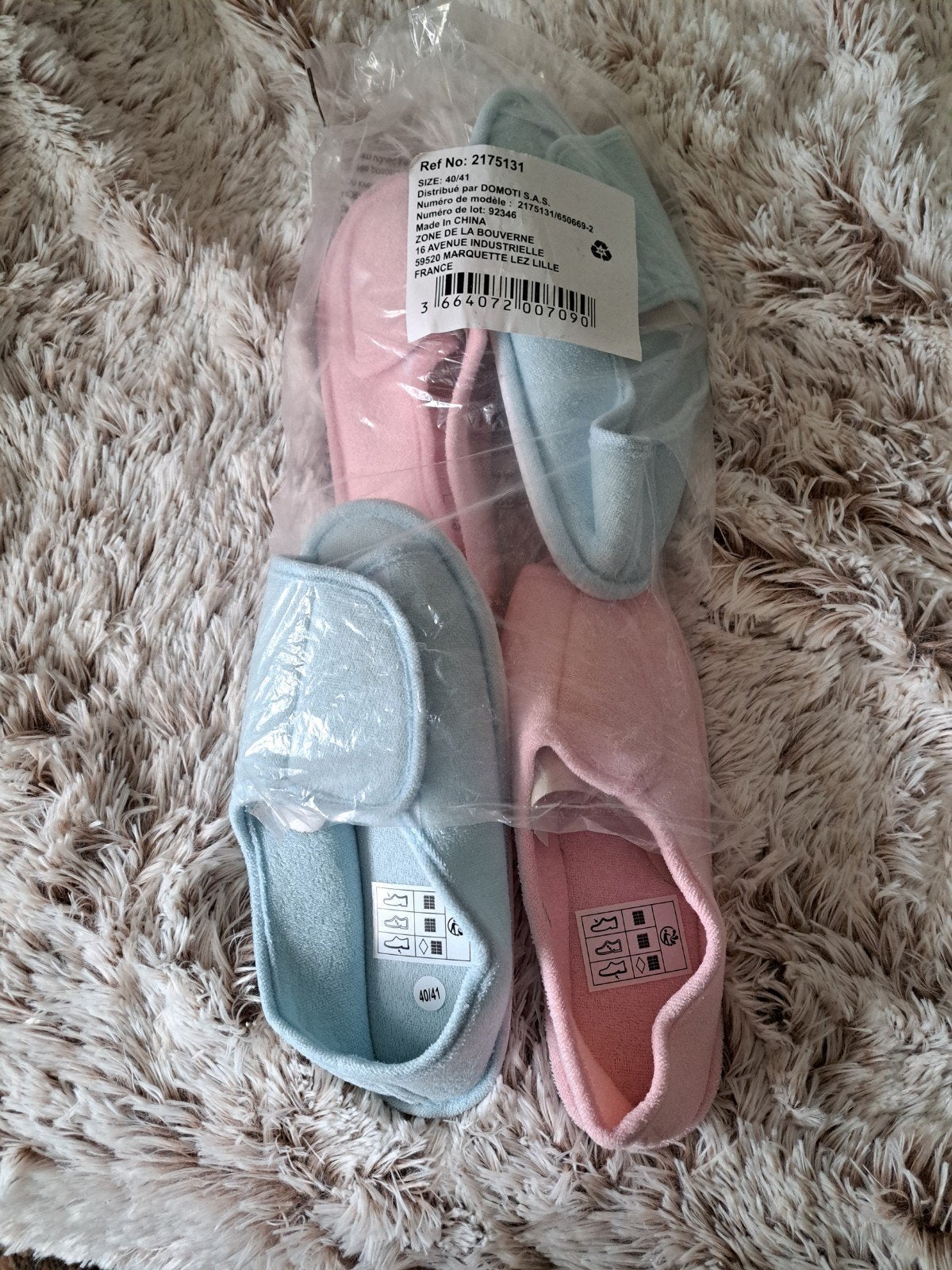 2 PAAR NIEUWE INSTAP PANTOFFELS MAAT 40 41., Kleding | Dames, Ophalen of Verzenden, Nieuw, Pantoffels of Sloffen