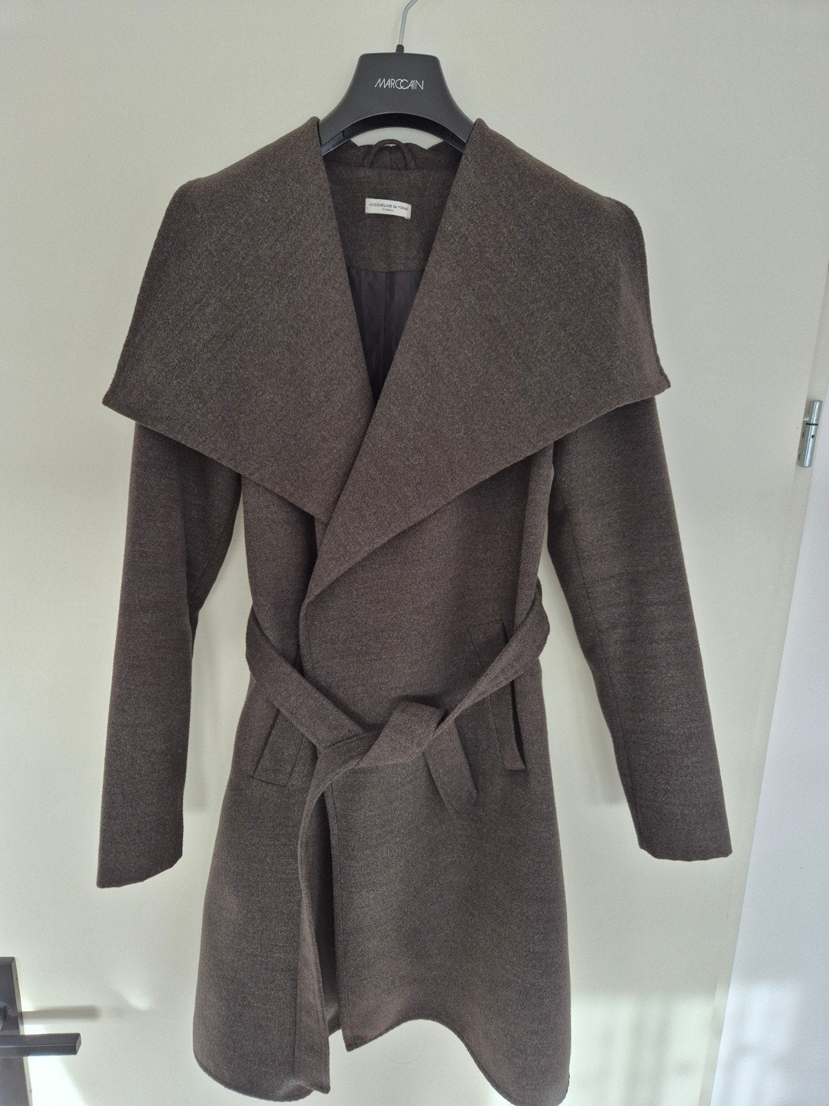 Jacqueline de Yong tussenjas/mantel - XS - Donkergrijs, Ophalen of Verzenden, Zo goed als nieuw, Maat 34 (XS) of kleiner, Grijs