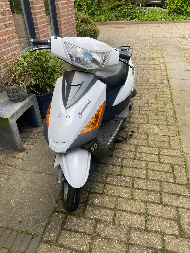 Santini scooter 4 takt, Fietsen en Brommers, Scooters | Peugeot, Ophalen of Verzenden, Zo goed als nieuw, Benzine, Overige modellen