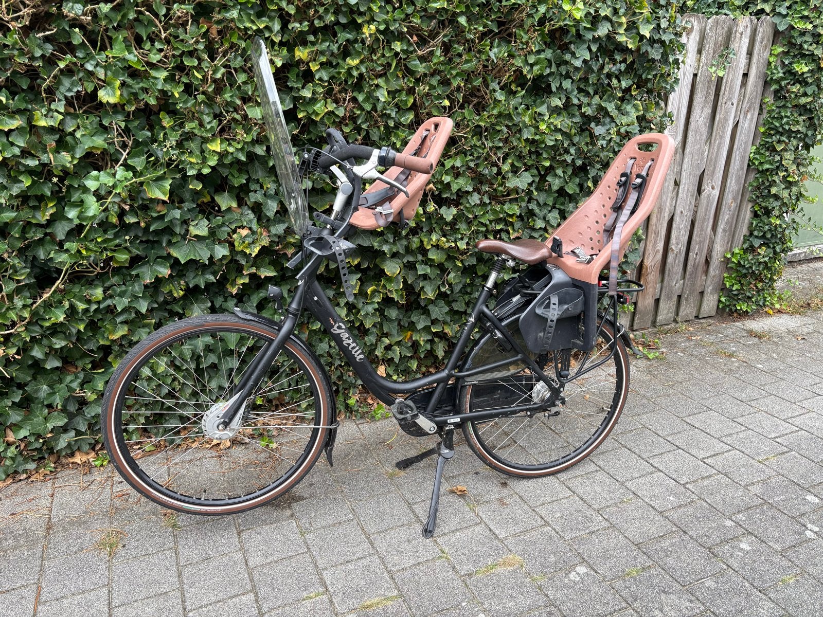 Nette Gazelle moederfiets met 2 zitjes en windscherm, Fietsen en Brommers, Fietsen | Dames | Moederfietsen, Ophalen, 2 zitjes