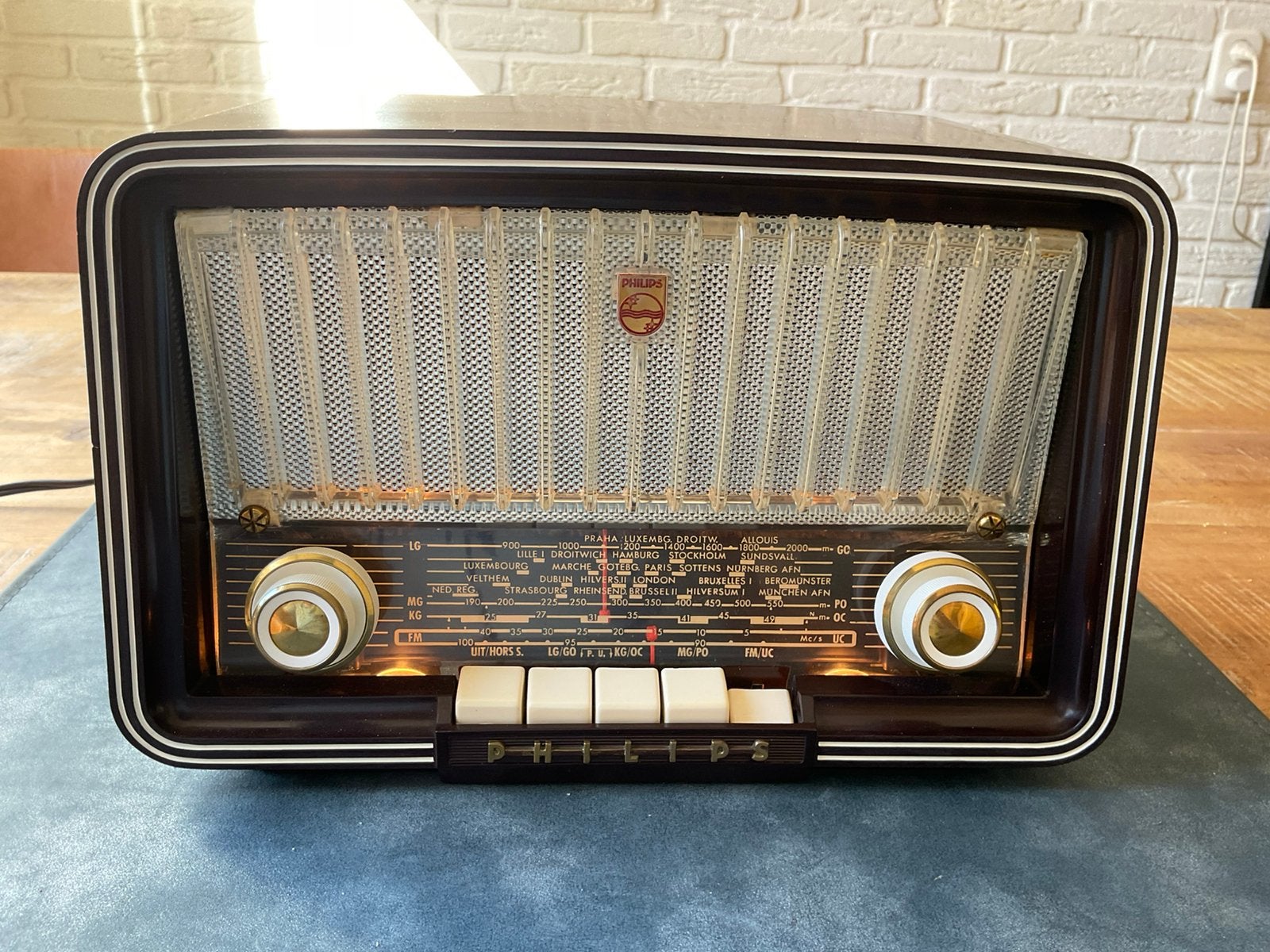 Aangeboden prachtig buizenradiootje BX253U uit 1955, Ophalen