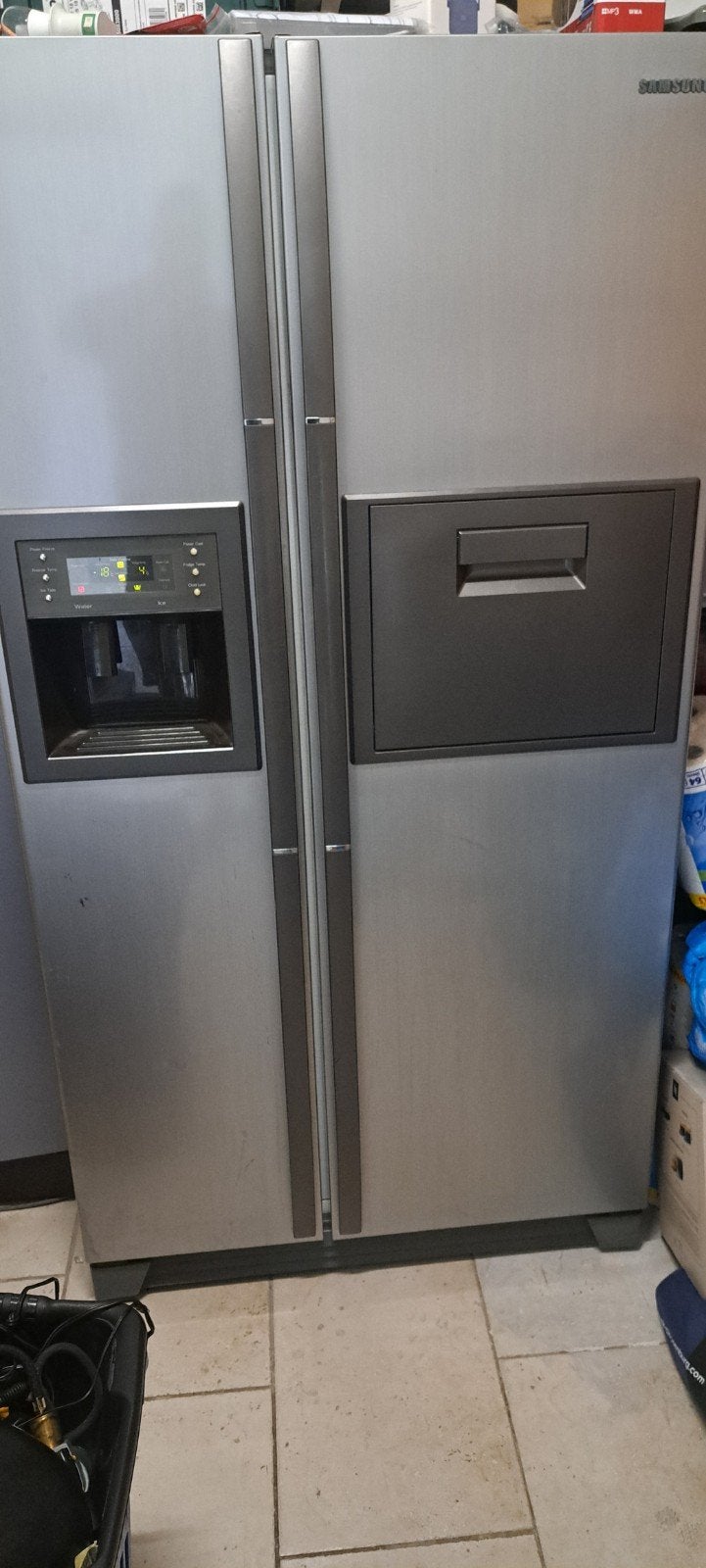 Samsung Side-by-Side Koelkast met Water- en IJsdispenser, Gebruikt, 200 liter of meer, 60 cm of meer, Met aparte vriezer
