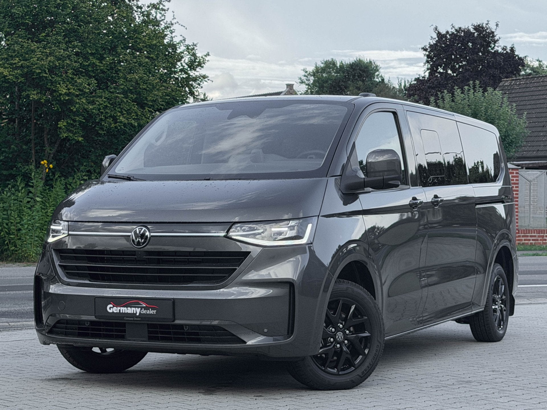 Volkswagen Transporter 2.5 L2H1 eHybrid Style 8-pers Caravel, Auto's, Dealer onderhouden, 232 pk, Leder, Nieuw
