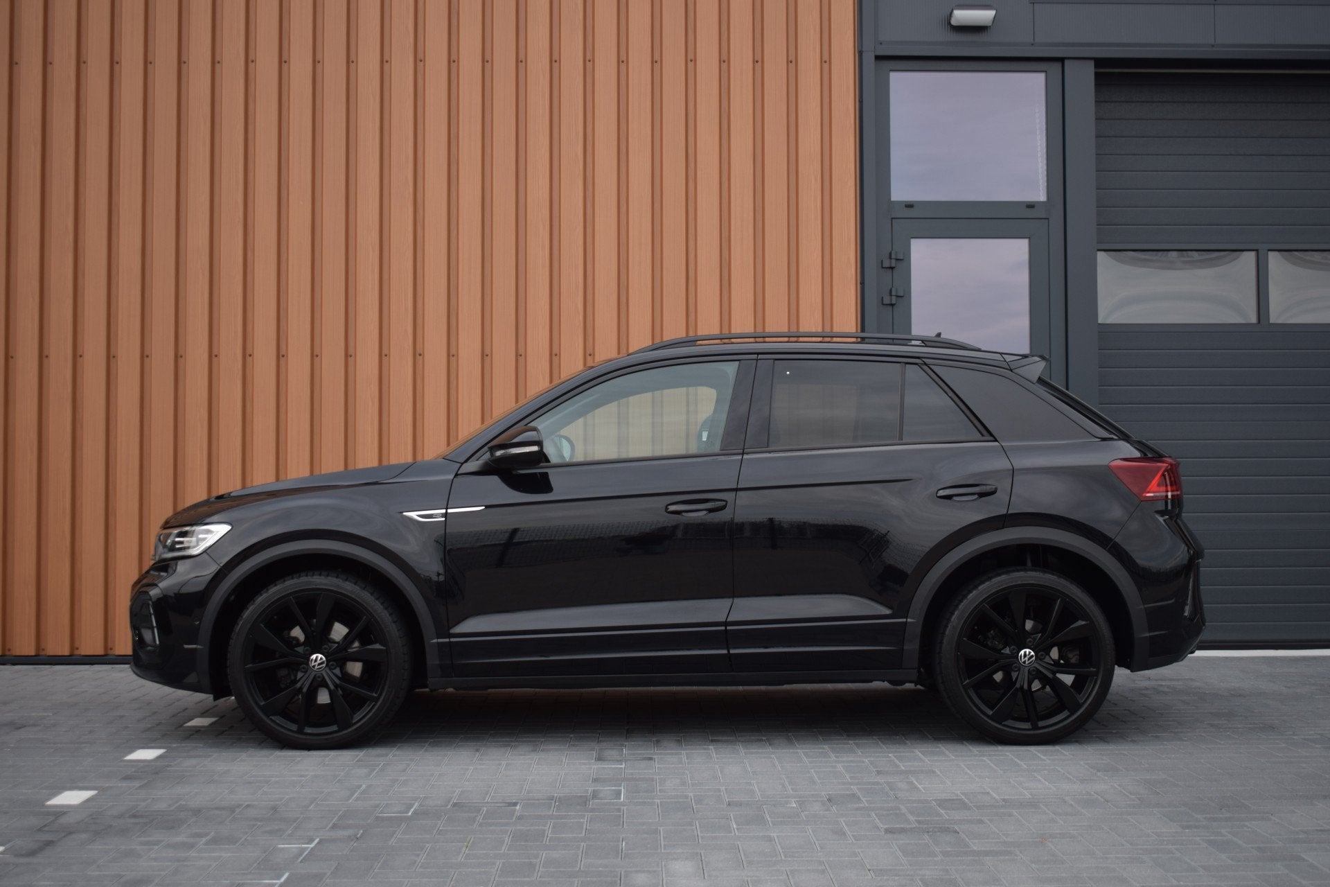 Volkswagen T-Roc 1.5 TSI R-Line Leer | Pano | Camera, Dealer onderhouden, 4 cilinders, 150 pk, Zwart