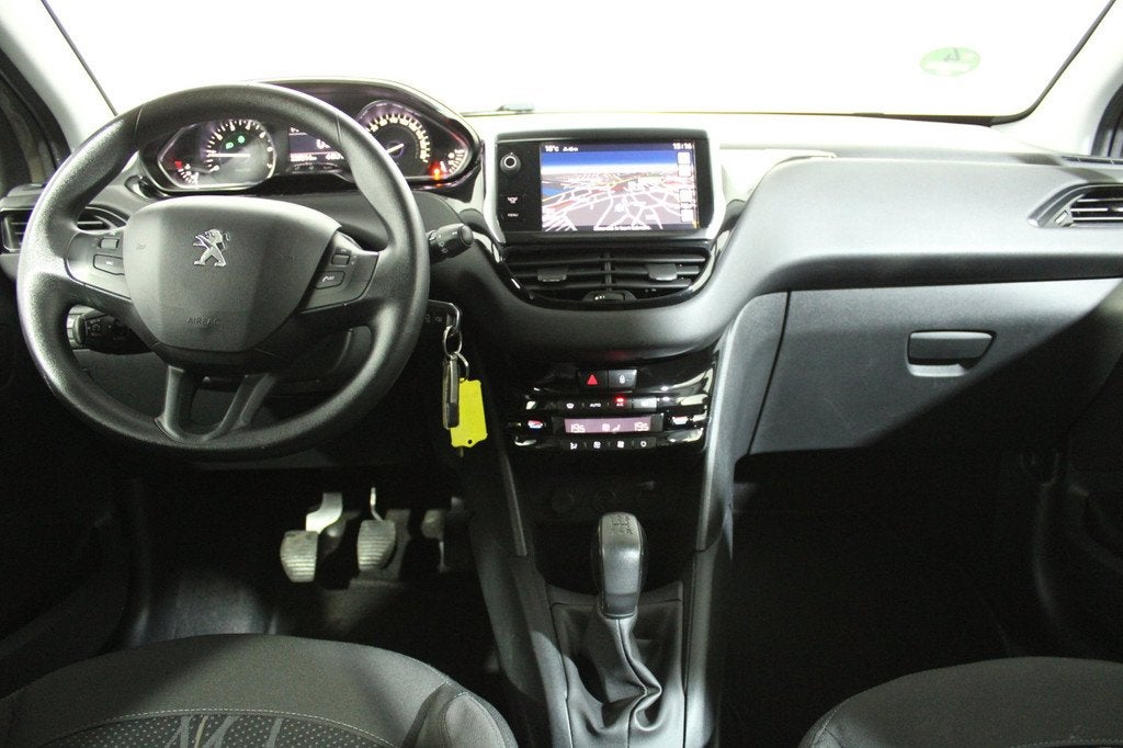 Peugeot 208 1.4 VTi Envy NAVI ECC CRUISE PDC LICHT/ZICHTPAKK, Auto's, Peugeot, Voorwielaandrijving, Euro 5, Stof, Zwart