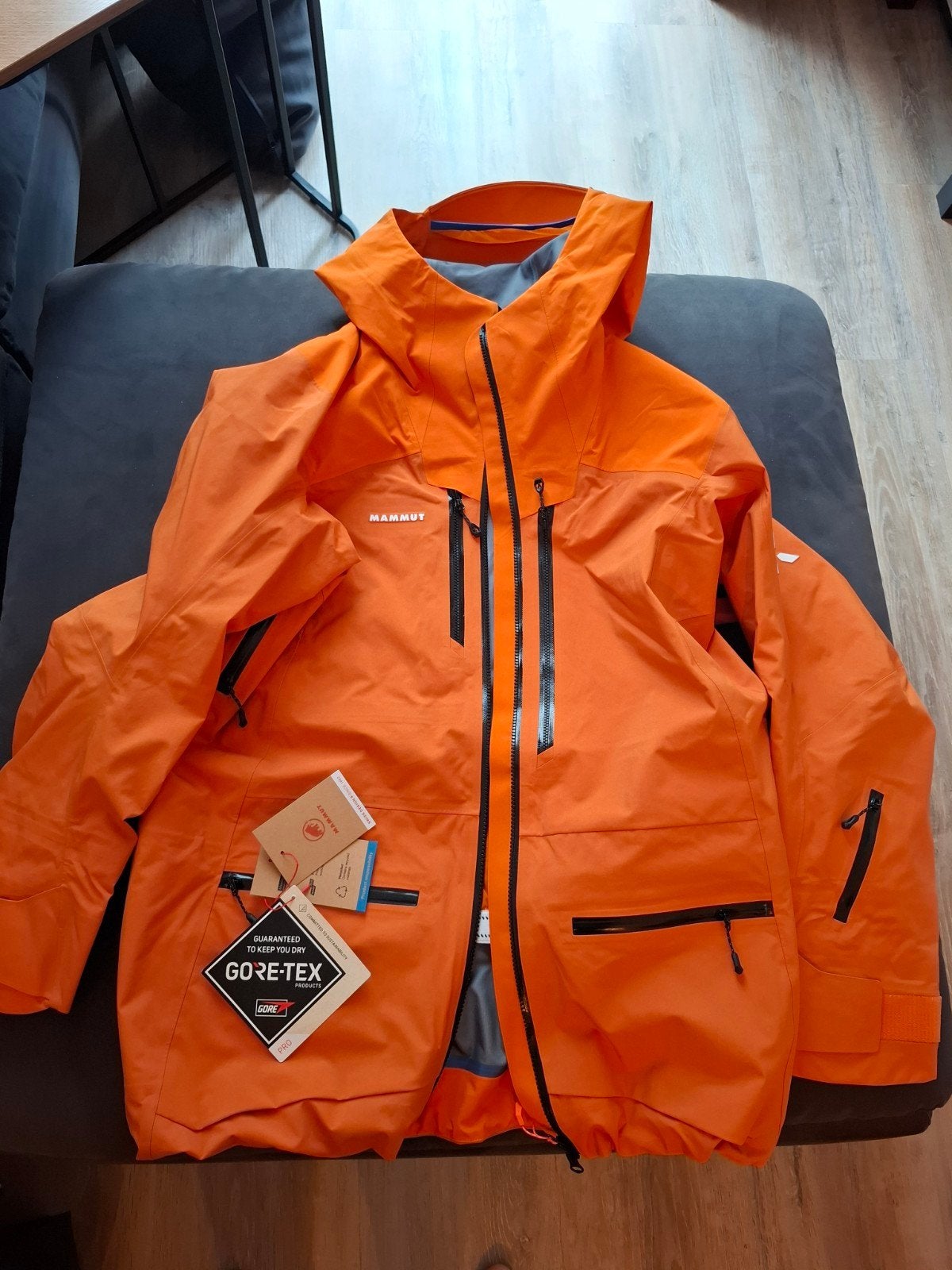 Mammut Eiger Free Pro HS Hooded Jacket Gore-Tex Pro  L -XL, Ophalen of Verzenden, Zo goed als nieuw, Zwart
