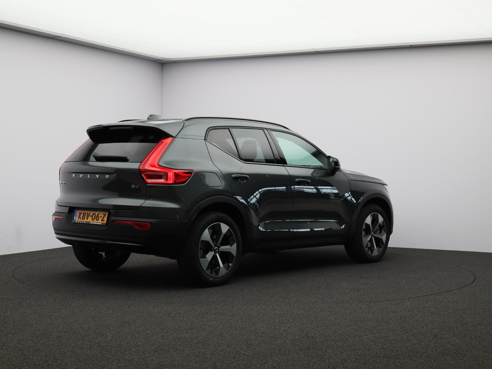 Volvo XC40 2.0 B4 Plus Dark / Panoramadak / Nubuck Bekleding, Gebruikt, 4 cilinders, Leder en Stof, Origineel Nederlands