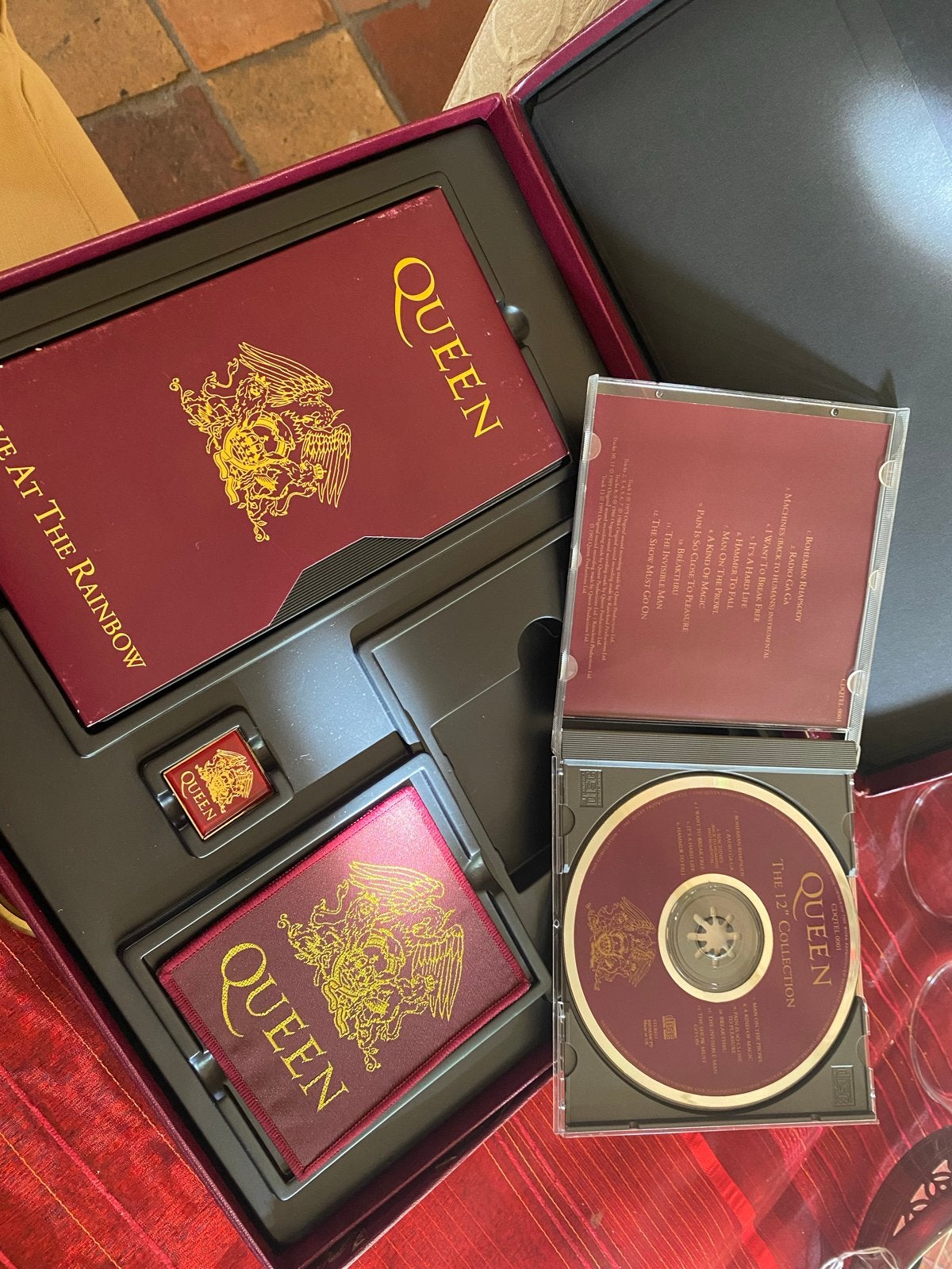 Queen Fan Collectie: Luxe Boxset met VHS, CD, T-shirt & Meer, Boxset, Muziek, Alle leeftijden, Ophalen of Verzenden